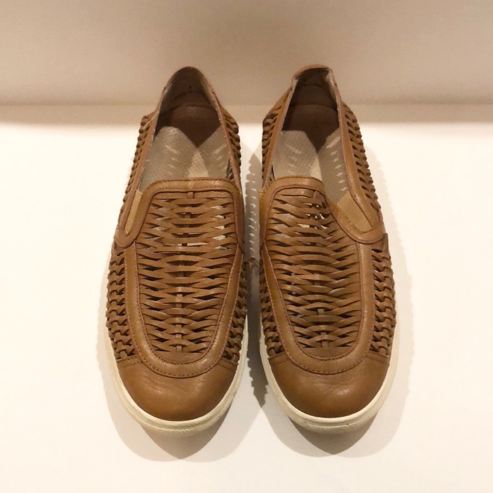 J Slides Shoe